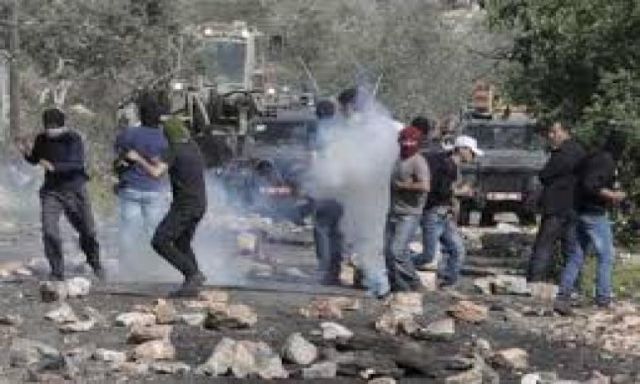 مواجهات بين فلسطينيين وقوات الاحتلال خلال اقتحامها لعدد من البلدات
