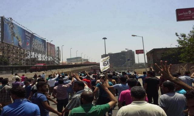 انصار الاخوان يقتحمون ميدان التحرير