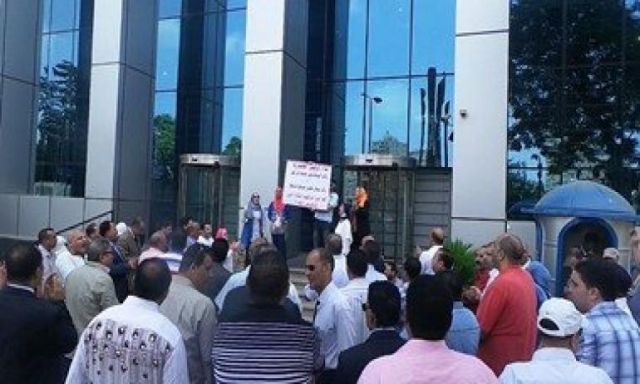 استمرار اضراب موظفو البنك الأهلى
