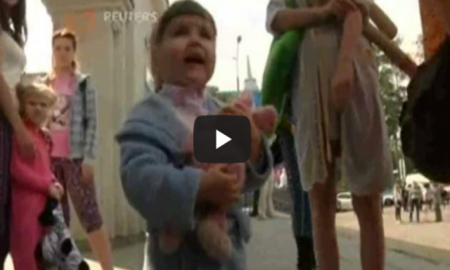 بالفيديو: روسيا .. مسيرة بملابس النوم