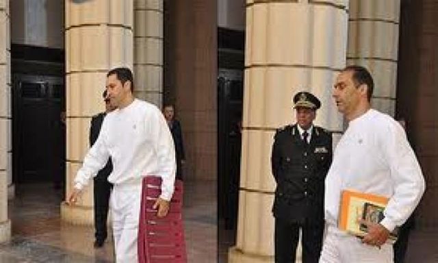 وصول علاء وجمال مبارك و العادلى ومساعديه إلى أكاديمية الشرطة لإستئناف ”محاكمة القرن”