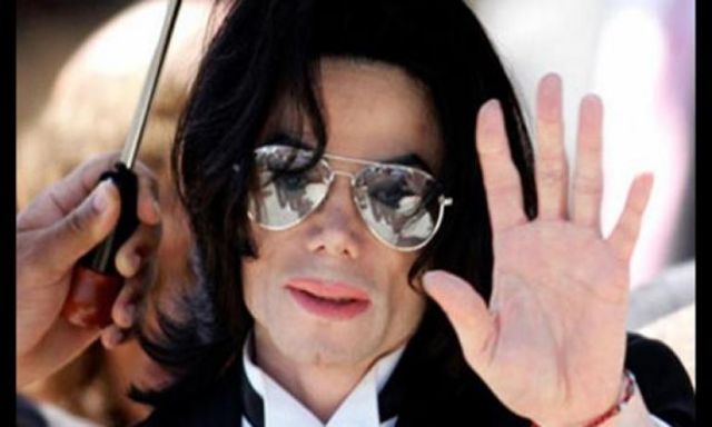 مايكل جاكسون متهم بالتحرش الجنسي بعد وفاته