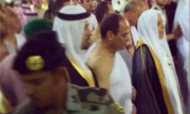 بالصور .. الرئيس يؤدى مناسك العمرة بعد تكريمه من العاهل السعودى