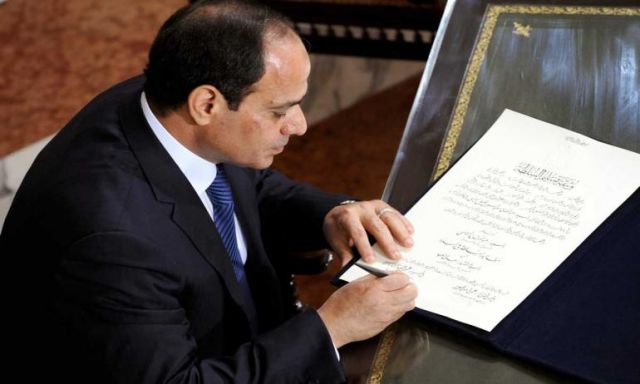 عاجل :الرئيس السيسى يصدر قانونا يعاقب من يهين ثورتى 25 يناير و 30 يونية