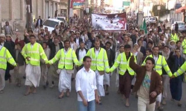 الحوثيون يتظاهرون باليمن من أجل اسقاط الحكومة
