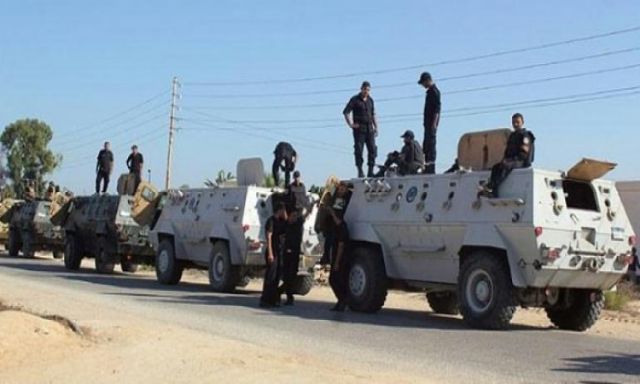 قوات الأمن تمشط طريق ”رفح ـ العريش” بحثا منفذى الحادث الإرهابى