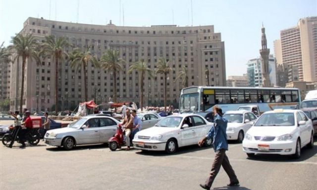تكثيف أمنى أمام المتحف المصرى وسط سيولة مرورية بميدان التحرير