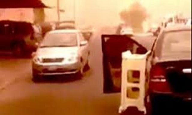 بالفيديو: كويتية تجرّ طاولة أثناء قيادتها السيارة