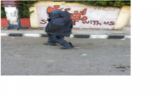 شاهد بالصور الأجهزة الأمنية  تنجح فى إبطال مفعول إحدى العبوات المتفجرة بجوار جامعة أسيوط