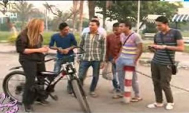 بالفيديو.. ريهام سعيد تقود دراجة هوائية في شوارع القاهرة
