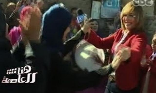 بالفيديو .. ”لميس الحديدي” تشعل أحد أفراح الأقصر بـ ”رقصة بلدي”