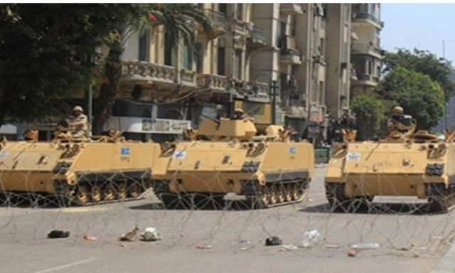 مجموعات قتالية وعناصر سرية تؤمن ميدان التحرير