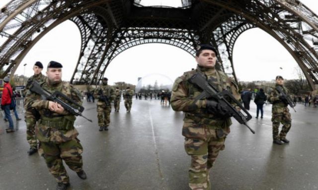 اعتقال ”باسم يوسف فرنسا” بتهمة الإشادة بالإرهاب