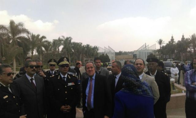 شاهد بالصور متابعة مدير أمن القاهرة لجهود أجهزة الحماية المدنية فى أخماد حريق قاعة المؤتمرات