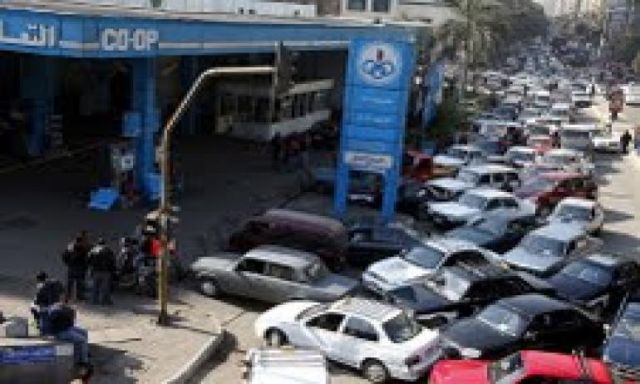 سائقو أسيوط يرفعون الأجرة بنسبة 50% لمواجهة أزمة البنزين