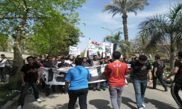 مسيرة للألتراس بجامعة أسيوط للمطالبة بالقصاص لشهداء بورسعيد
