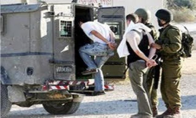 الجيش الإسرائيلي يعتقل 10 فلسطينيين بالضفة الغربية