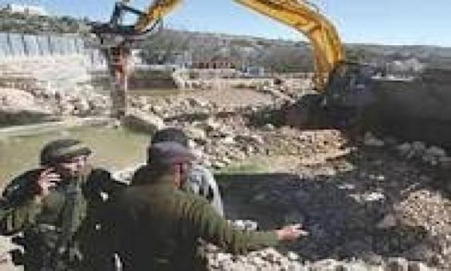 تنفيذ أعمال بناء سريعة في الضفة الغربية