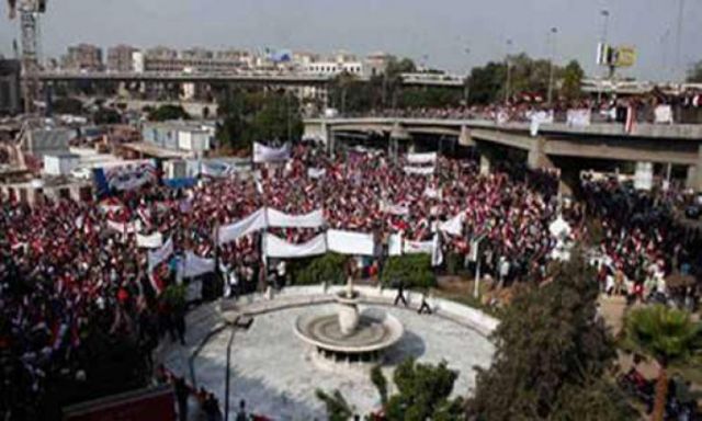 تراجع متظاهرين  وزارة الدفاع الي العباسية بعد أحتدام الاشتباك مع القوات العسكرية