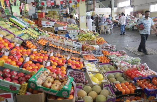 أسعار الفاكهة ” ثابتة ” فى سوق الجملة بمدينة العبور