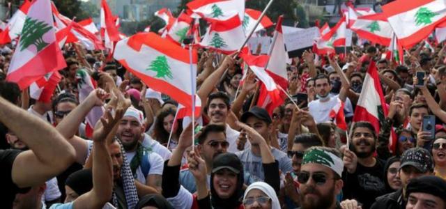احتجاجات في شوراع لبنان بسبب ارتفاع سعر الدولار أمام الليرة