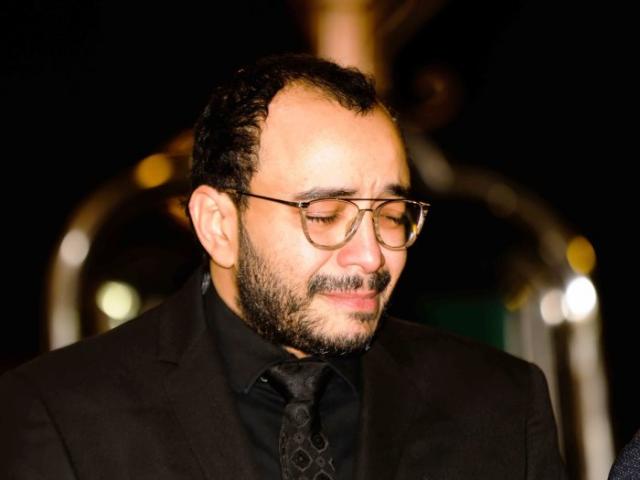 بكلمات مؤثرة.. حسام داغر ينعي مصمم السينوغرافية حسين العزبي