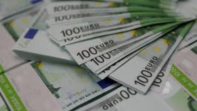 ركوع الدولار الأمريكى وصعود اليورو الأوروبى