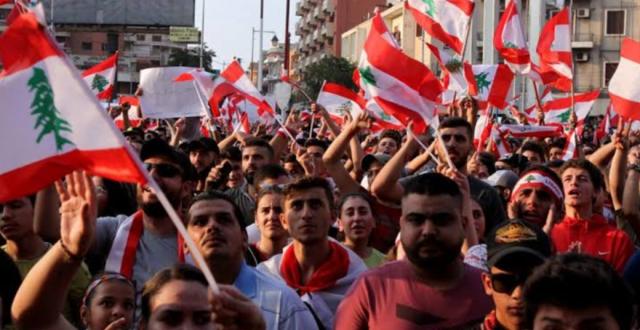 سيناريوهات متوقعة للحياة في لبنان بعد انهيار الليرة وزيادة الاحتجاجات