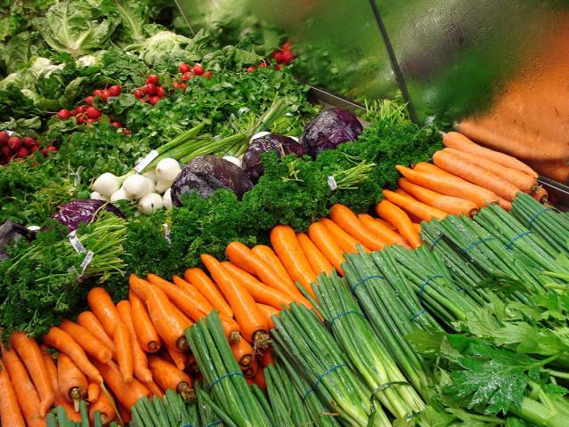 ثبات أسعار الخضراوات والفاكهة اليوم