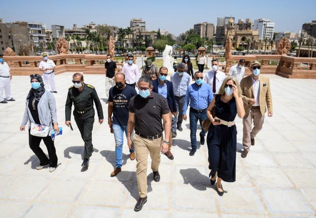 بالصور.. وزير السياحة يتفقد قصر البارون قبل افتتاحه