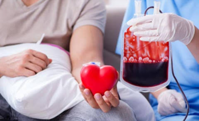 بالإنفوجراف.. كيف تسجل كمتبرع بالدم على «فيس بوك»؟