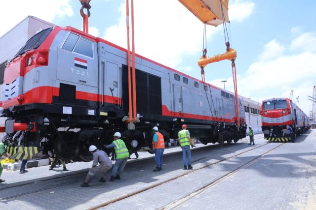 وزير النقل: وصول دفعة جديدة من عربات ركاب السكك الحديدية الجديدة