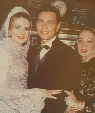 الذكريات الحلوة.. رانيا محمود ياسين ومحمد رياض في حفل زفافهما