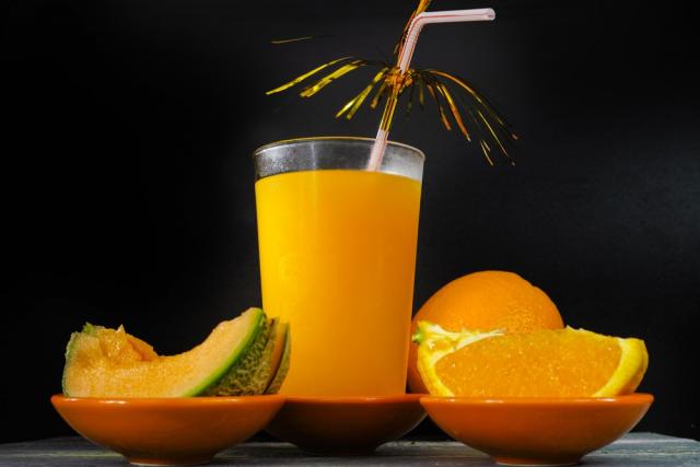عصير البرتقال والشمام