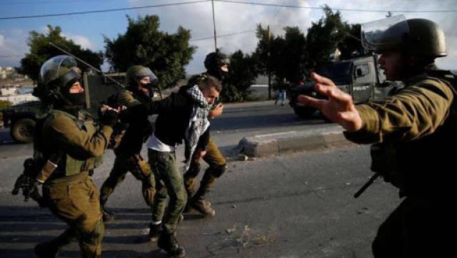 قوات الاحتلال تعتقل 4 ضباط فلسطينيين في نابلس