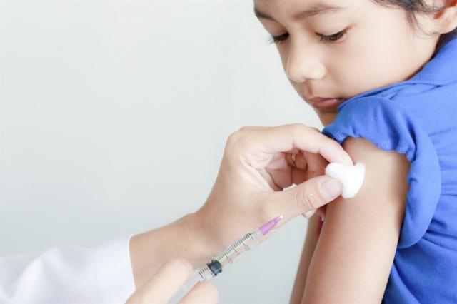 تطعيم طفل- صورة ارشيفية