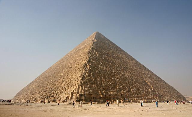 ”الأرملة البيضاء“ .. قصة العالم السري  للمصريين القدماء تحت الهرم الأكبر