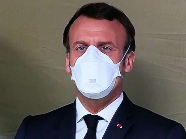 فرنسا تُلزم المواطنين بارتداء الكمامات الطبية فى المناطق العامة