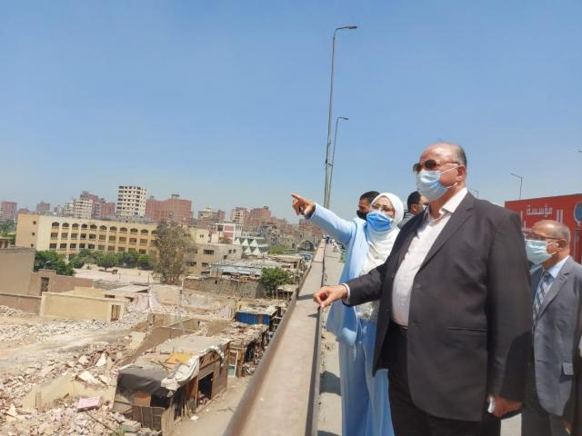 شاهد بالصور .. جولة محافظ القاهرة بمناطق الروضة وسوق التونسي