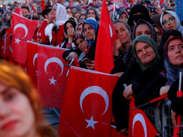 مقتل شابة تركية يسلط الضوء على تصاعد جرائم العنف ضد المرأة في عهد أردوغان