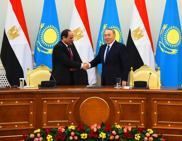 رئيس كازاخستان والسيسى