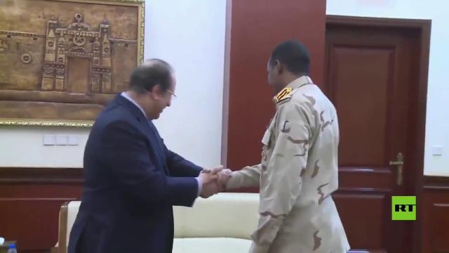 رئيس المخابرات العامة يلتقي رئيس مجلس السيادة السوداني في الخرطوم