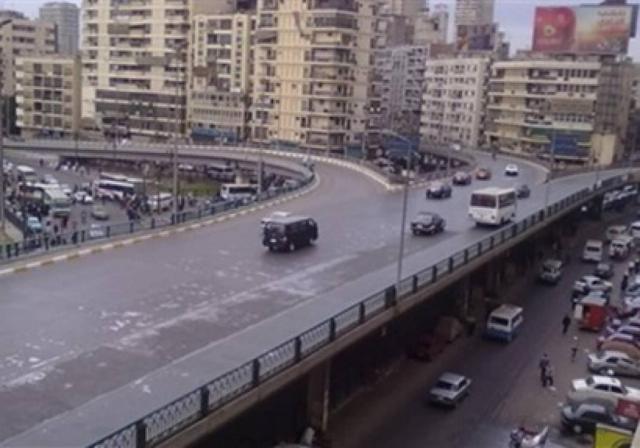 انتظام حركة المرور بالشوارع والميادين الرئيسية فى القاهرة والجيزة