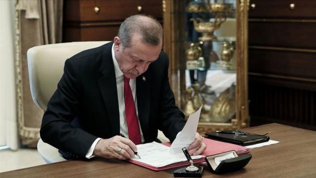 بالأسماء.. أردوغان يُصدر قرارات بتعيينات جديدة في القوات المسلحة التركية