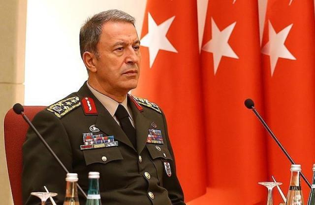 بالصور.. وزير الدفاع التركي في جولة تفقدية على الحدود العراقية