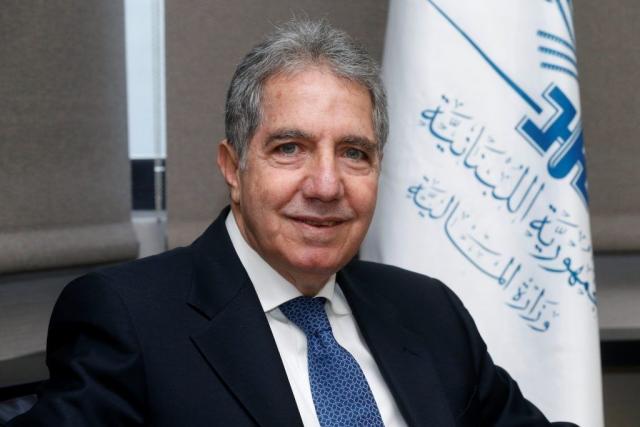 «انفراط العقد».. تفاصيل استقالة وزير المالية اللبناني من منصبه