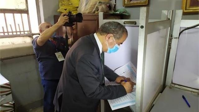 وزير التموين يدلي بصوته في الانتخابات