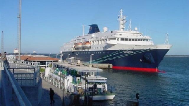 ”ميناء دمياط ” يستقبل 19 سفينة تجارية خلال 24 ساعة
