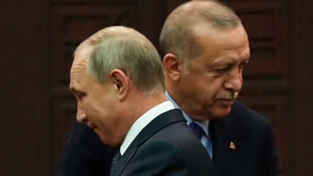 عاجل.. بوتين يأمر أردوغان بالانسحاب من ليبيا ويوجه تحذير أخير