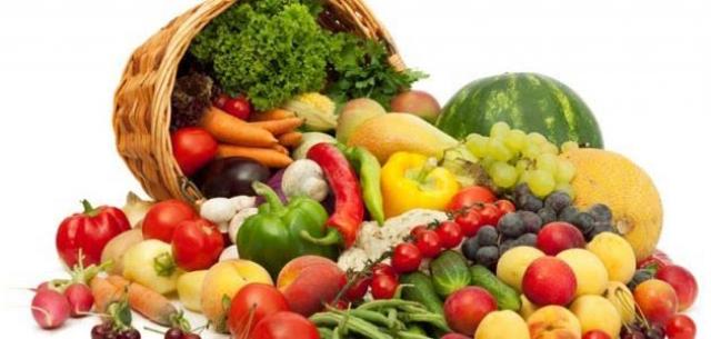 ثبات أسعار الخضراوات والفاكهة بسوق العبور